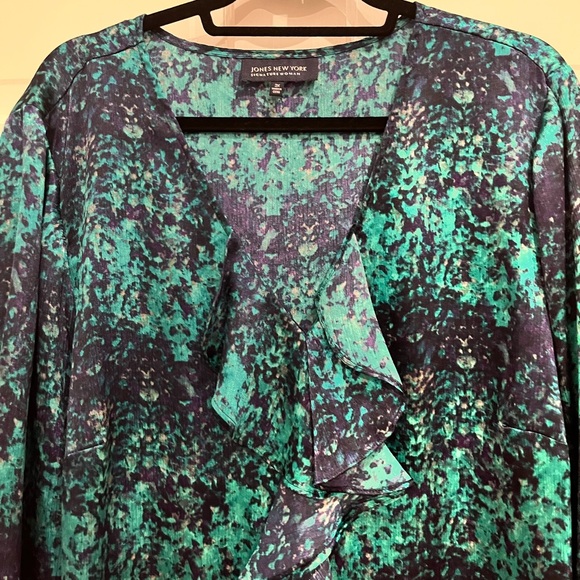 Jones New York Ruffle Front Blouse. - Picture 3 of 5